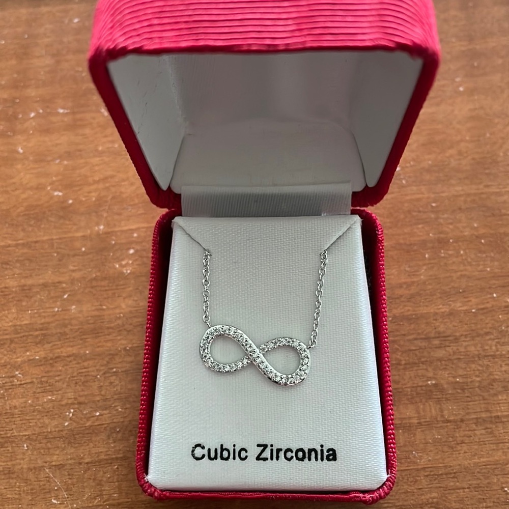 New, never worn infinity necklace